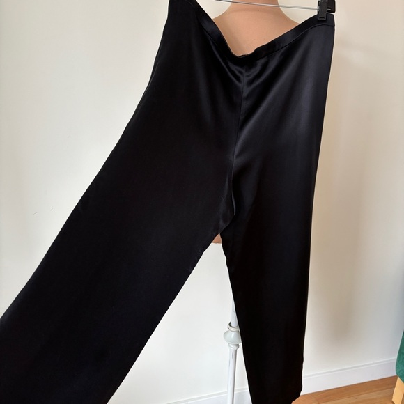St. John Evening Kate Black Silk Wide Leg High Rise Side Zip Dress Pants EUC 10 - Picture 3 of 8